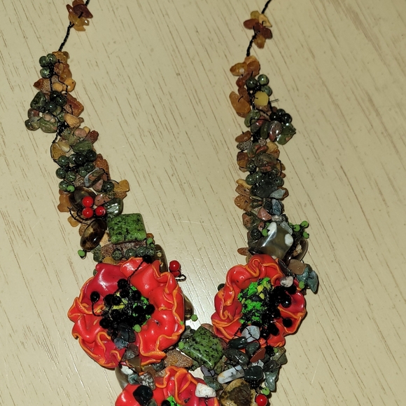 Semiprecious Stone Necklace with Resin Poppies from Ukraine 🇺🇦 - Picture 7 of 12